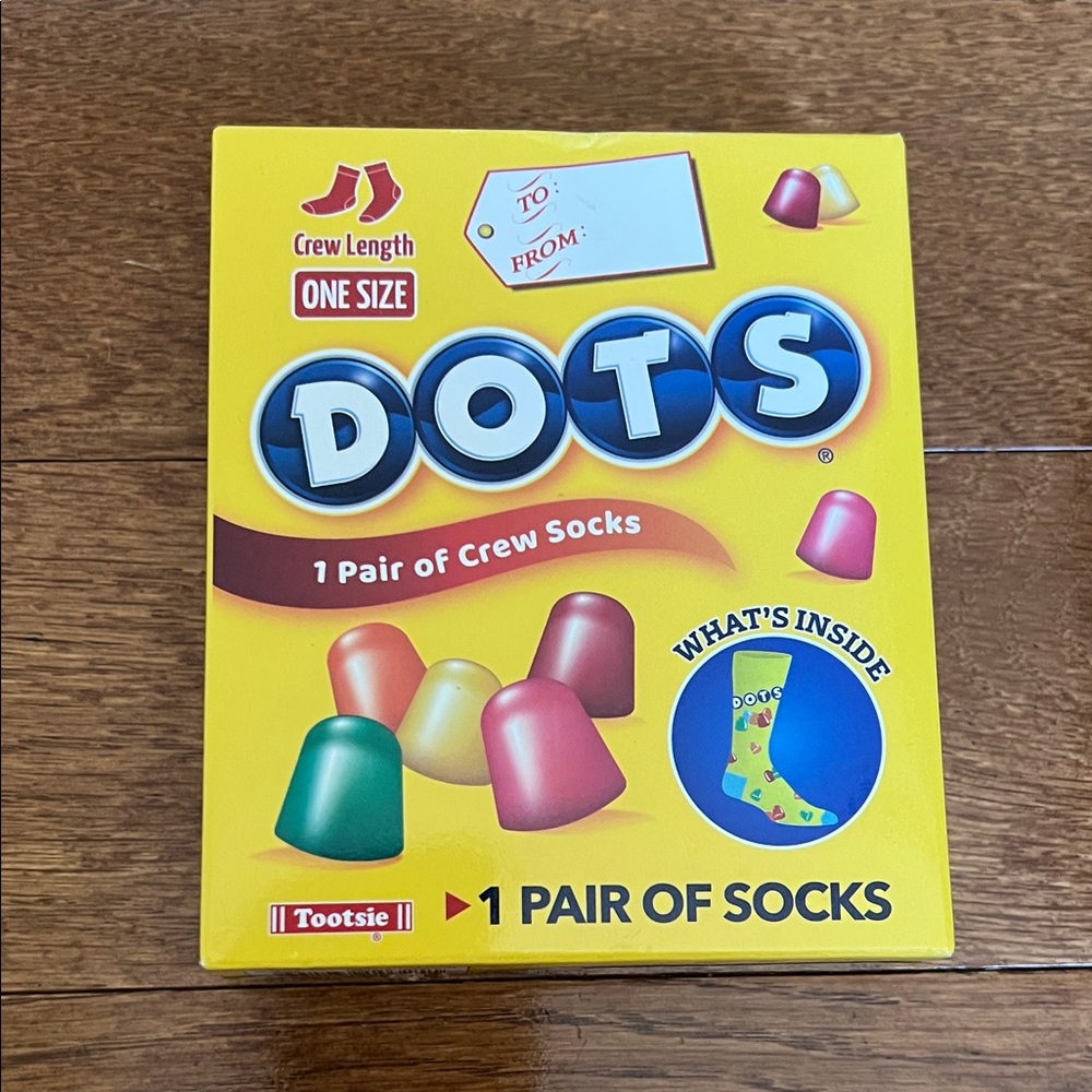 Dots candy themed crew socks 
Fits men 8-12 and women 9-14